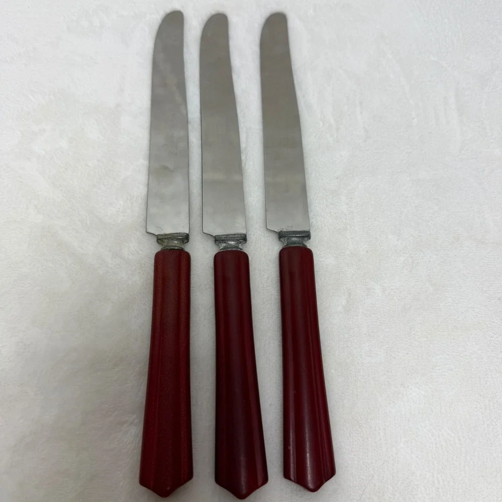 Vintage Bakelite Handle Dinner Knives Red Hammered Stainless Steel Set of 3 MCM‎